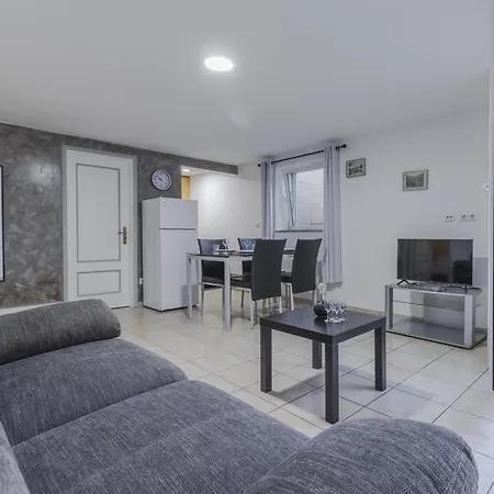 House Dinavast Pet Friendly Lägenhet *